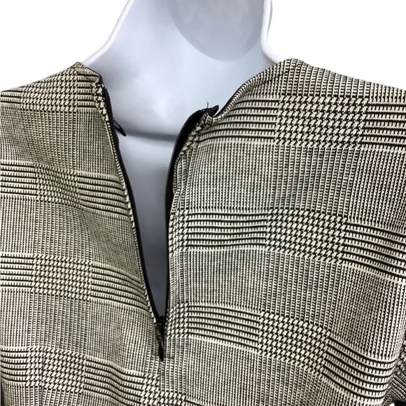 Divided Romper - Picture 4 of 5